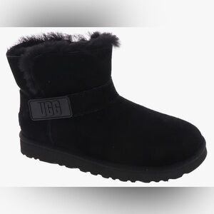 UGG Women's Mini Bailey Graphic Logo Strap Boot Black- size 6 - EUC